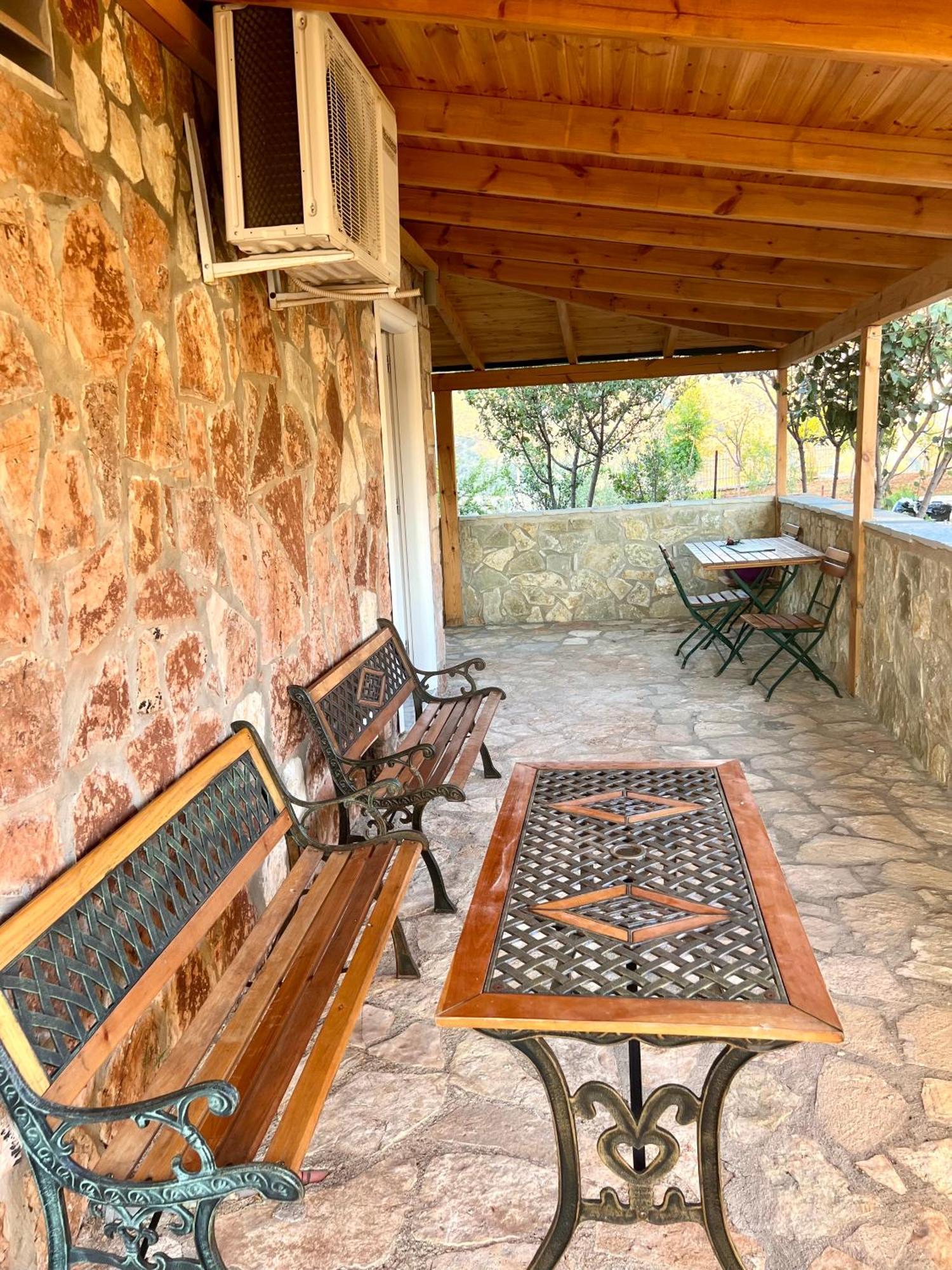 Hotel Jardin Miraculeux Himarë Exterior foto